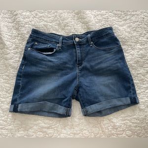 Signature Levi Strauss Mid Rise Shorts